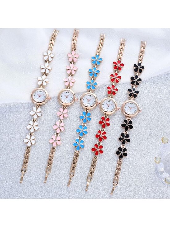 Women\'s White Analog Quartz Bracelet Set Fashion Waterproof Flower Shaped Watch main image 4